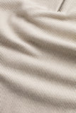 MAILLE COTON TEXTURE BEIGE TISSU DOUX CONFORTABLE RESPIRANT FINITIONS DETAIL ZIP MODE QUALITE CHIC ELEGANT MINIMALISTE STYLE CASUAL HAUT GAMME ECO RESPONSABLE DURABLE PULL COL ZIPPE