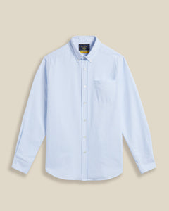 Chemise à rayures bleues et blanches Belavista – coupe droite, col boutonné, 100 % coton. Une pièce estivale raffinée signée Portuguese Flannel, disponible chez SEE YOU à Versailles.