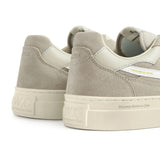 CHAUSSURE EN DAIM GRIS ET BLANC STEPNEY Sneakers, chaussures, baskets, streetwear, minimaliste, graphique, Unisexe, homme, femme, mode urbaine
