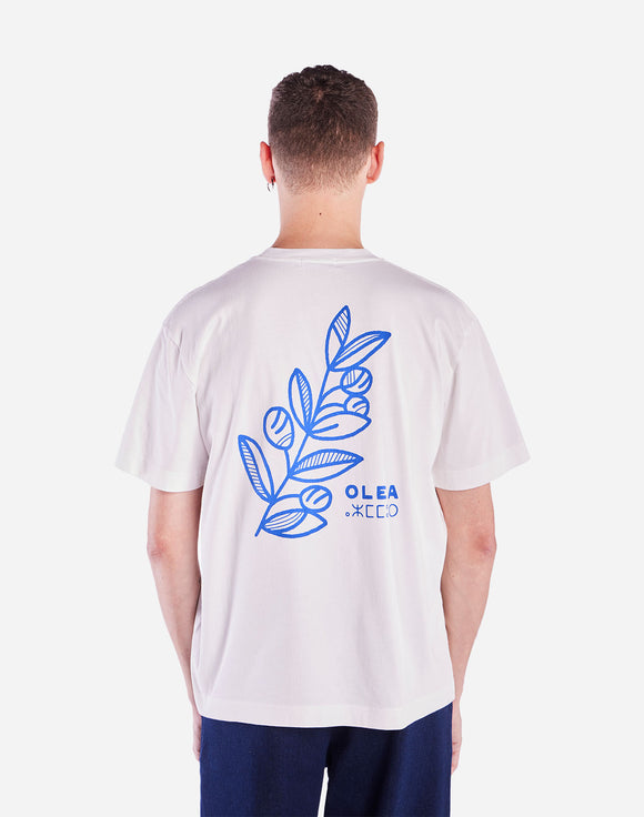 T-shirt Oléa Écru OLOW vu de dos. Teinte écrue naturelle et coupe classique pour un style minimaliste et intemporel. Tissu respirant et agréable à porter.
